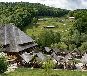 Mountain lodge exterior by Lucut Razvan